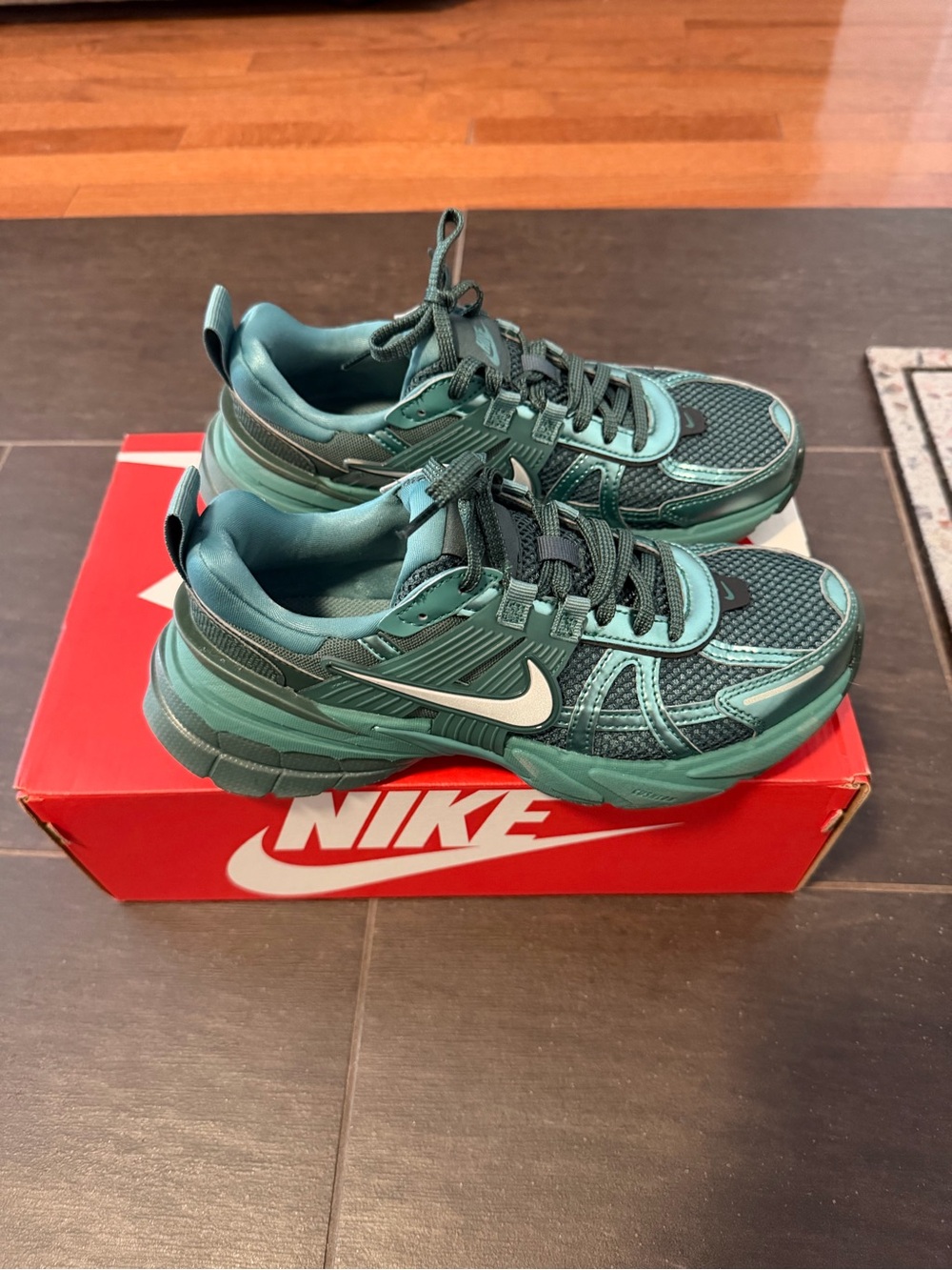 Nike V2K women’s sneaker